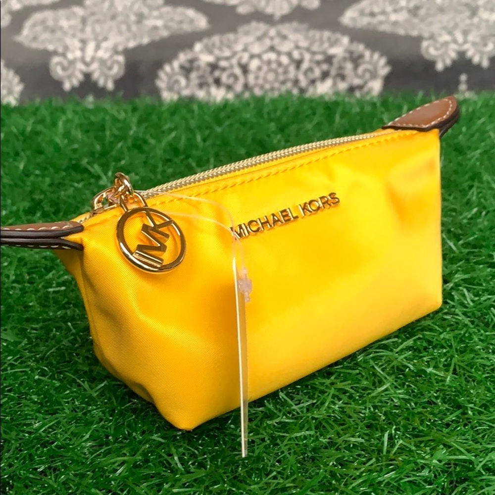 MICHAEL KORS TRAVEL XS POUCH CITRUS - Picture 1 of 16